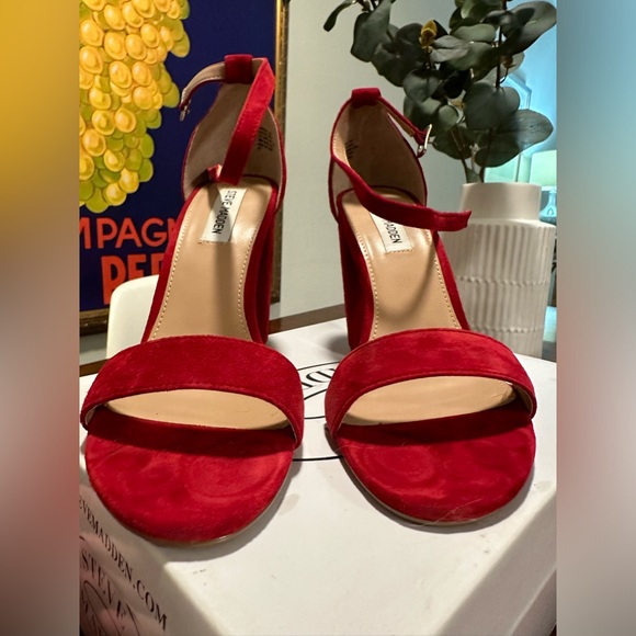 STEVE MADDEN CARSON RED SUEDE HEELS - Picture 4 of 4